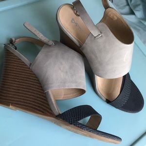 Dirty Laundry Wedge